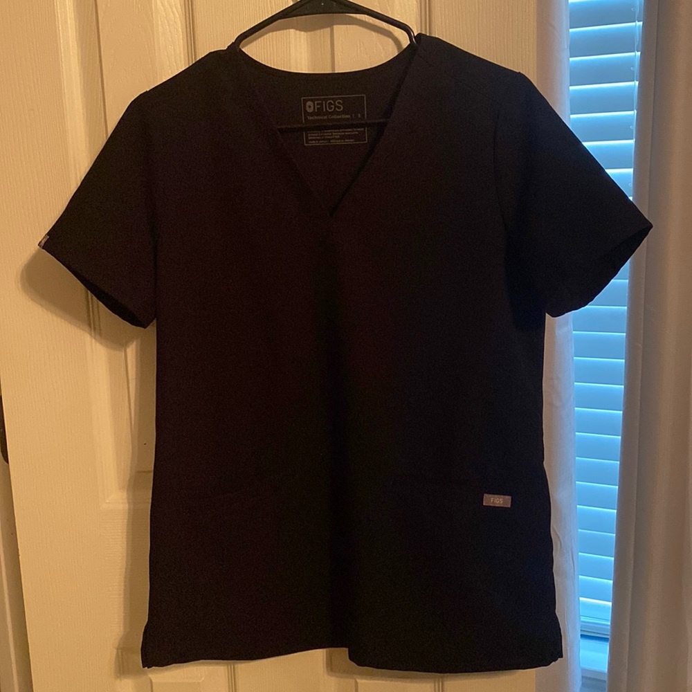 Figs scrub top